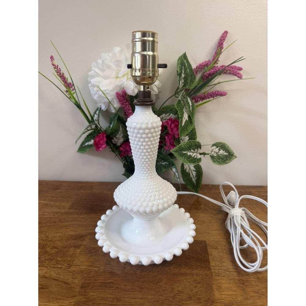 Vintage Milk Glass‎ Hobnail Table Lamp White Beaded Edge Mid Century Lighting